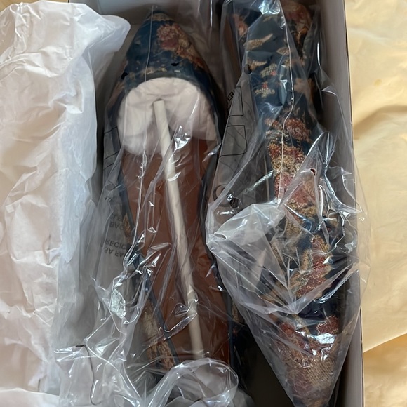 Sundance Tapestry Flats - Picture 5 of 6